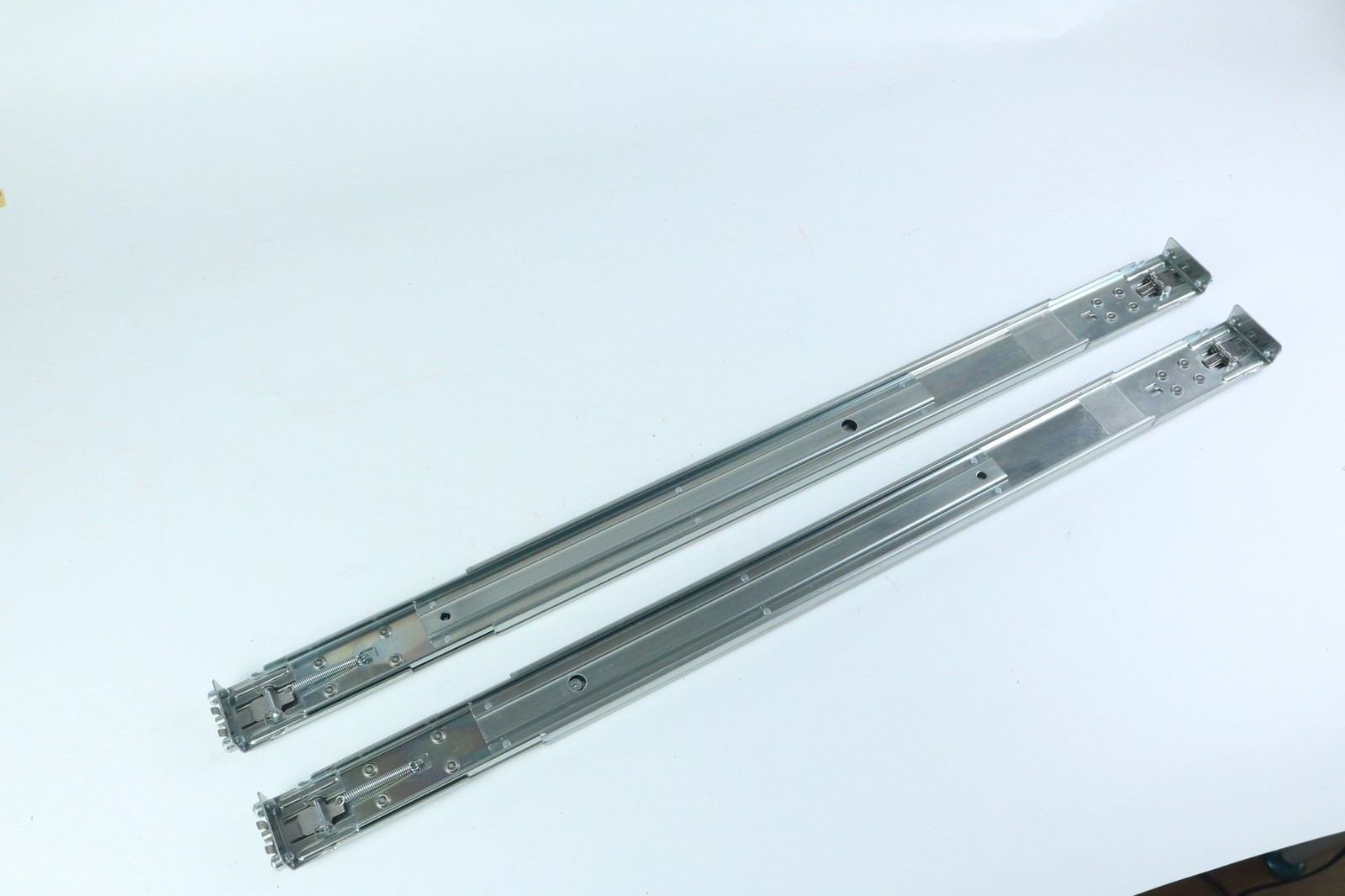 MS-TLS-120 Tool-less Ball-Bearing Server Rails